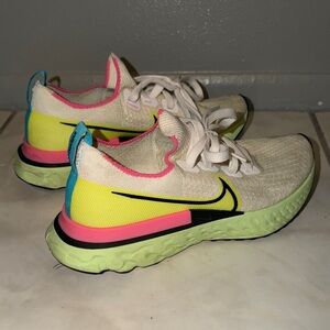 Nike flyknit running shoes